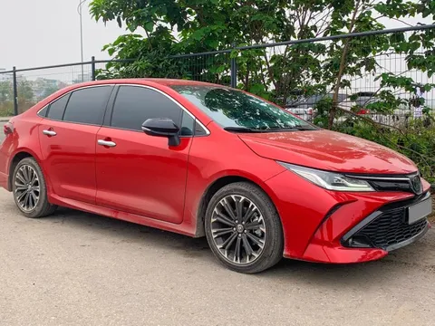 Toyota Corolla Altis GR Sport đầu tiên xuất hiện tại Việt Nam: Ngoại hình hầm hố khác hẳn phong cách ‘doanh nhân’, đấu Civic RS