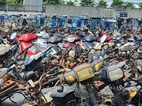 Xe tang vật chất đống trong bãi đang cần “giải cứu”