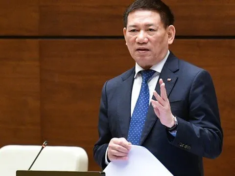 Bộ trưởng Hồ Đức Phớc trả lời chất vấn về chèo kéo bán bảo hiểm