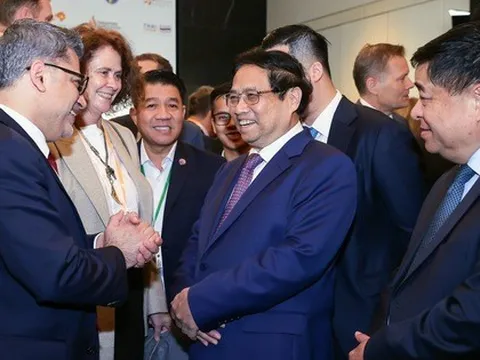 Thủ tướng: Việt Nam cam kết '3 bảo đảm', đẩy mạnh '3 đột phá' và thực hiện '3 tăng cường' với nhà đầu tư