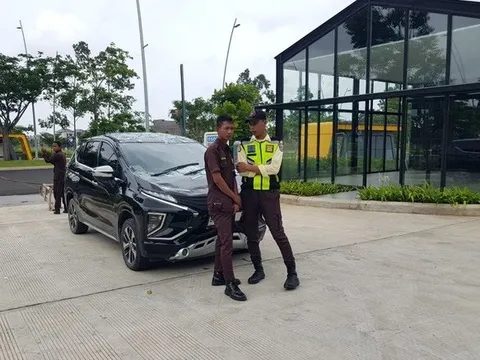 Thiệt hại vụ chủ xe Mitsubishi Xpander đâm Porsche trong showroom: Quy đổi 9 tỷ đồng, gấp 18 lần chiếc xe gây tai nạn