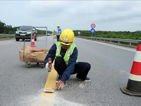 Khẩn trương lắp đặt bổ sung hệ thống an toàn trên cao tốc Cam Lộ - La Sơn