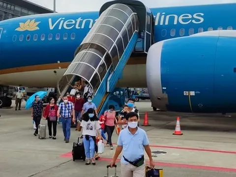 Giá vé máy bay và dịch vụ tăng cao, lo người Việt đổ xô du lịch nước ngoài