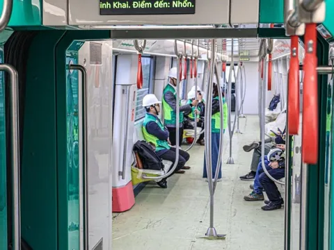 Bên trong tàu metro Nhổn - ga Hà Nội trước ngày đón khách