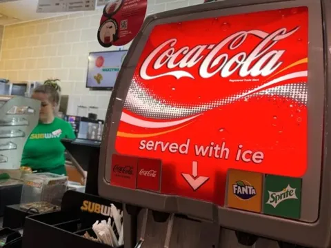 Sau 20 năm gắn bó hợp tác, một chuỗi đồ ăn có 37.000 cửa hàng vừa quyết định 'nghỉ chơi' với Coca Cola, bắt tay độc quyền với Pepsi