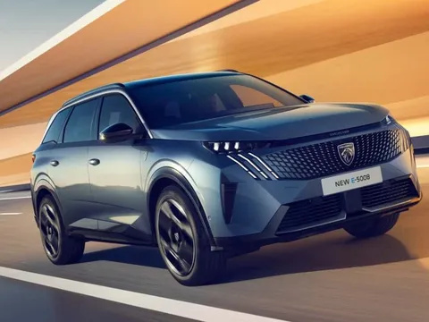 Ra mắt Peugoet E-5008: Chạy 660km/sạc, sạc nhanh 10 phút đi được 100km, có cả bản hybrid cho ai vẫn còn sợ xe điện