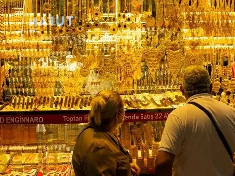 Giá vàng vừa chạm đỉnh nhưng 'cơn điên' sẽ chưa dừng lại vì lý do này