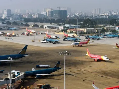 Cân nhắc việc dừng cung cấp dịch vụ với hãng bay chậm trả nợ