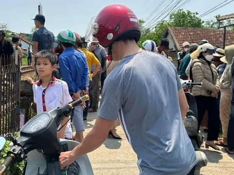 Huế: Va chạm giữa xe máy với tàu hoả, nam shipper tử vong