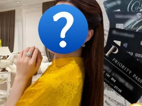 Nữ ca sĩ Vbiz xuất thân từ nhà nông, giờ chưa đến 30 tuổi đã có nhà khắp nơi, kim cương cỡ đại có cả bộ sưu tập