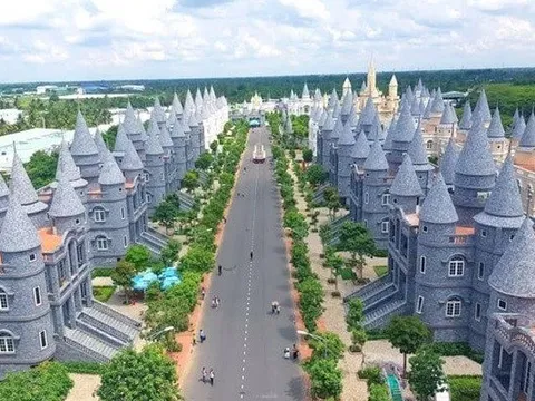 Trường Đại học được ví như cung điện châu Âu độc nhất vô nhị ở Việt Nam: Học phí rẻ bất ngờ, anh trai là cổ đông góp vốn đâm đơn kiện em ruột là Hiệu trưởng