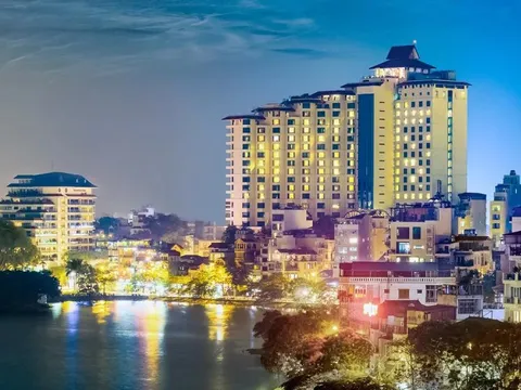 Khách sạn “view triệu đô” tại Hồ Tây đón “song hỷ lâm môn”: 2 cái bắt tay đầy nghệ thuật