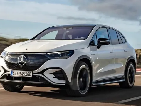 Xe điện Mercedes bất ngờ bốc cháy: Khách hàng bị hãng đổ lỗi với lý do đầy bất ngờ