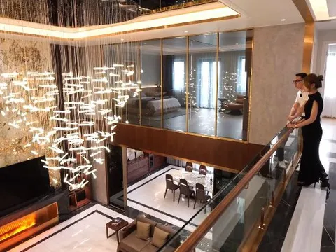 Biệt thự triệu đô của đại gia đồng nát ở làng "mổ xe" Tề Lỗ - nơi ra đường là va trúng tỷ phú