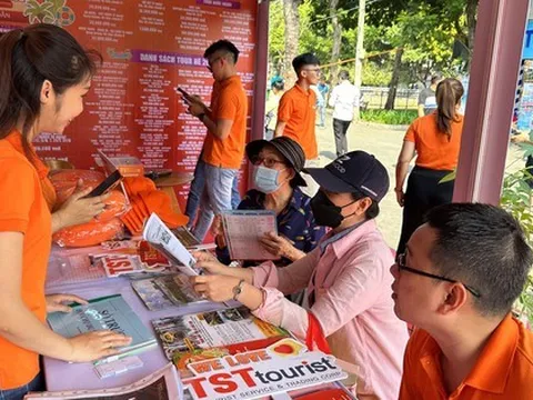 Vé máy bay giá cao, TP HCM kích cầu du lịch hè bằng cách nào?