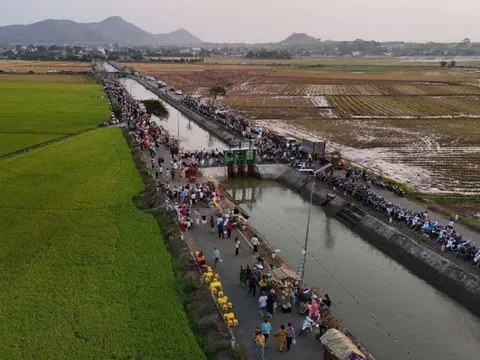 Độc đáo ẩm thực quê giữa cánh đồng lúa, thu hút nghìn khách mỗi ngày