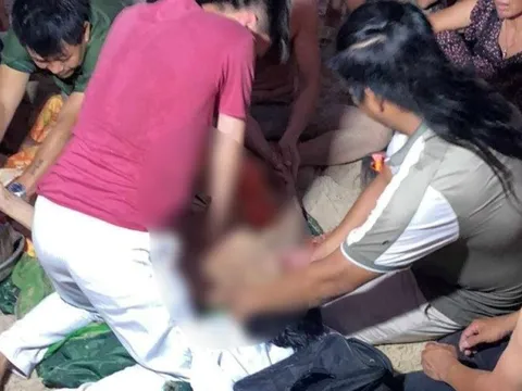 Bình Thuận: Rủ nhau tắm biển, một người bị sóng cuốn tử vong