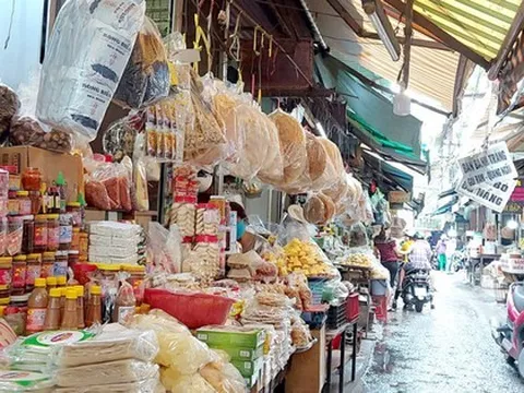 Khách mua hàng ở chợ truyền thống ngày càng giảm, vì sao?