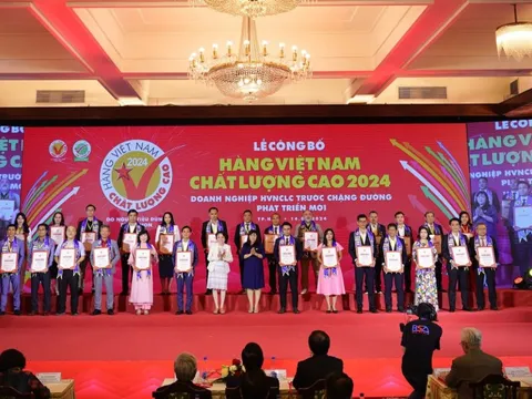 Nam Dược được vinh danh giải thưởng Hàng Việt Nam chất lượng cao năm 2024