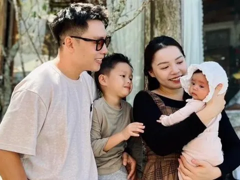 Video chân thực diễn tả cuộc sống của gia đình 2 con nhỏ ngày cuối tuần, bận gấp 5, gấp 10 ngày thường