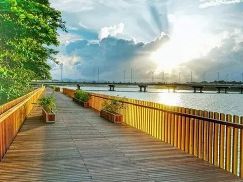 Cầu gỗ là biểu tượng bạc tỷ của một thành phố ở Việt Nam: "Dát" 7 tấn đồng, diện tích hơn 2.400m2