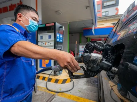 Bộ Công Thương đề xuất để doanh nghiệp tự quyết định giá bán xăng dầu