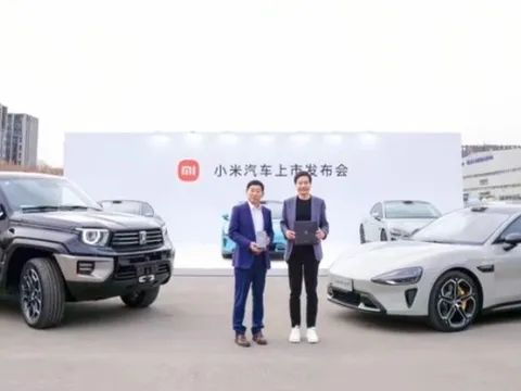 Tổ chức sự kiện ra mắt xe điện, Xiaomi không ngại mời cả CEO các hãng xe khác đến dự: 2 CEO còn vui vẻ đổi xe cho nhau