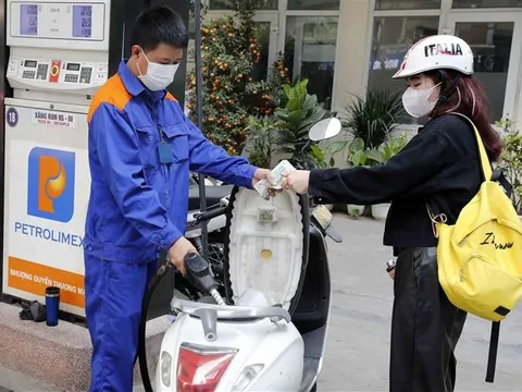 Lo thiếu cạnh tranh sòng phẳng nếu doanh nghiệp tự quyết giá xăng dầu