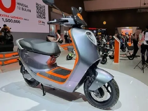 Hãng xe xây nhà máy 100 triệu USD ở Việt Nam ra mắt 'bom tấn' xe máy điện: thiết kế đỉnh không kém SH, thách thức cả Air Blade