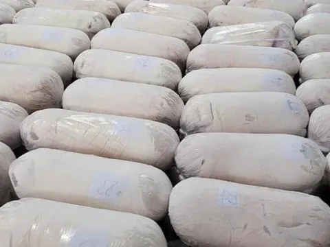 Hàng trăm nghìn tấn thịt ngoại tràn vào Việt Nam từ đầu năm - Giá nhập khẩu chỉ 55,000 đồng/kg, nhiều nhất từ quốc gia này