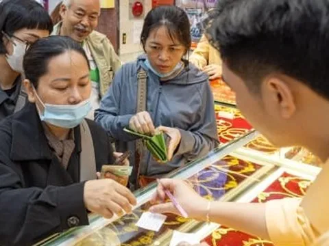 Giá vàng nhẫn lên đỉnh, khách muốn mua nhiều phải đợi sau 2 tuần mới có hàng