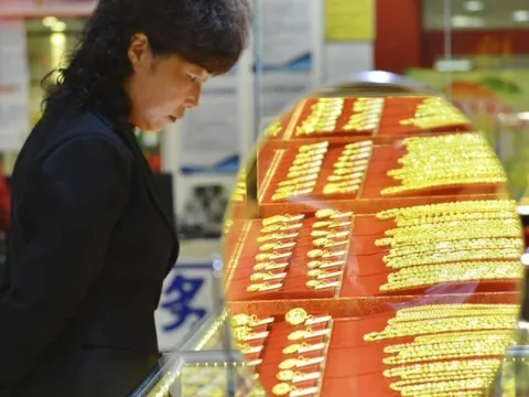 Giá vàng tăng kỷ lục, chỉ trong 1 tháng, một quốc gia láng giềng của Việt Nam mua gần 5 tấn vàng