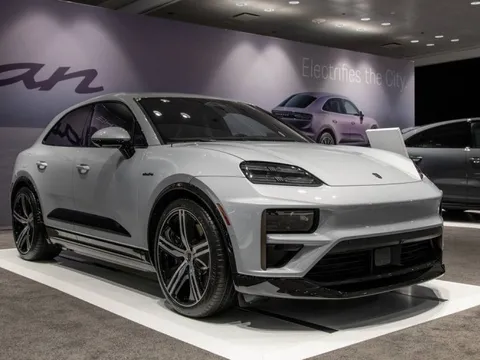 Đại lý báo Porsche Macan 2024 về Việt Nam tháng này: 2 bản, giá dự kiến từ hơn 4 tỷ, chỉ chạy điện như Taycan