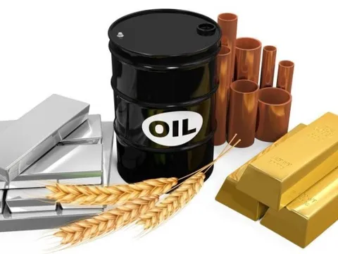 Thị trường ngày 11/4: Giá vàng và cao su giảm, dầu tăng mạnh, cacao đạt đỉnh mới