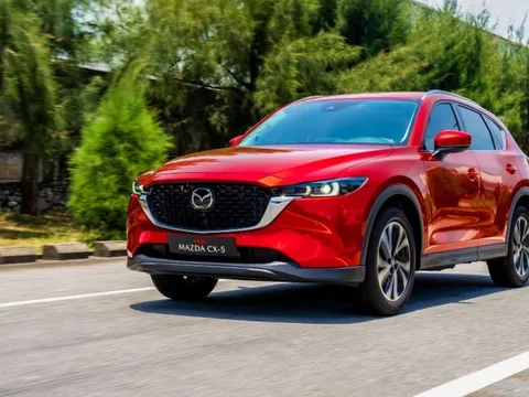 Đua với Honda CR-V và Hyundai Tucson, Mazda CX-5 bất ngờ giảm trở về mức giá ‘huyền thoại’