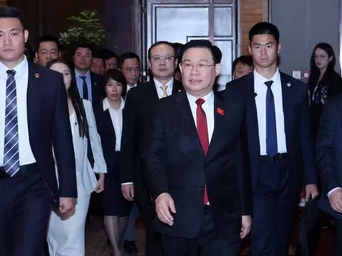 Chủ tịch Quốc hội Vương Đình Huệ đề nghị sớm kết nối đường sắt ga Lào Cai - ga Hà Khẩu Bắc