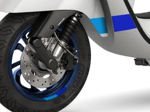 Chi tiết "tân binh" xe ga siêu hiếm cạnh tranh Honda SH: trang bị phanh ABS, màn hình LCD, có tiền cũng khó mua được