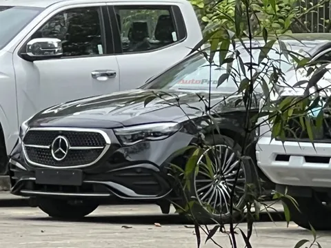 Mercedes-Benz E-Class 2024 xuất hiện tại Việt Nam: Giống bản plug-in hybrid ở Thái Lan, dự kiến ngày ra mắt không còn xa, dễ hút khách nếu giữ trang bị này