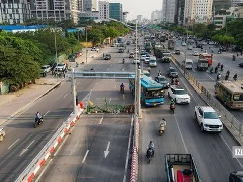 Hà Nội: Người dân vất vả di chuyển qua nút giao Mai Dịch