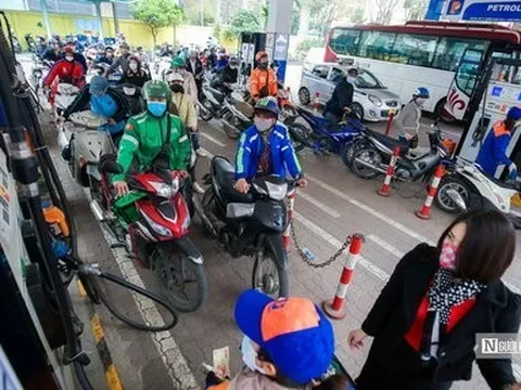 Trùng ngày nghỉ giỗ Tổ Hùng Vương, giá xăng dầu được điều chỉnh sớm 1 ngày