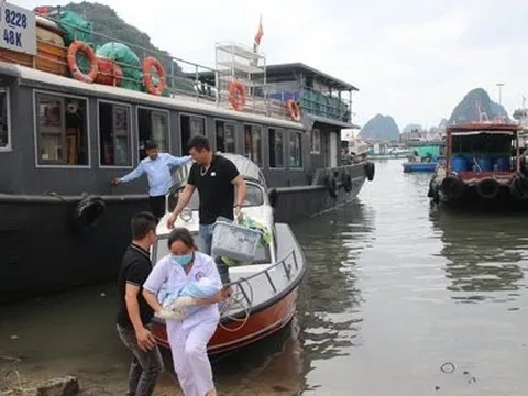 Kịp thời đỡ đẻ cho sản phụ ngay trên biển
