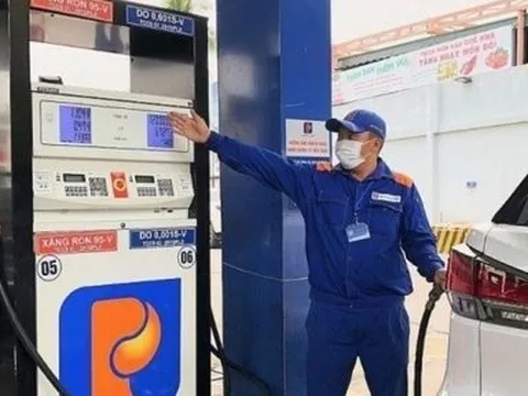 Giá xăng điều chỉnh sớm, có thể vượt 25.000 đồng/lít?