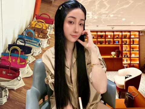 Vượt Hằng Túi, nữ đại gia Hà thành làm mẹ năm 21 tuổi có đến 7 người con, mua đồ hiệu cũng không cần nhìn giá