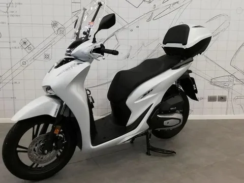 Honda SH 2024 ra mắt màu mới: đã đẹp lại còn sang, giá gần 100 triệu nhưng không phải có tiền là mua được!