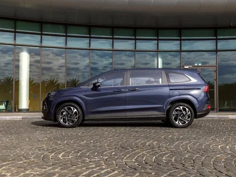 Thêm một mẫu MPV sập giá tại đại lý, cao nhất tới 80 triệu đồng