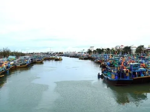 Bình Thuận ứng phó với nguy cơ tràn khoảng 9.000 lít dầu DO ra biển