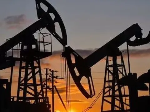 Bất chấp Mỹ siết lệnh trừng phạt, quốc gia này vẫn tuyệt đối trung thành với dầu Nga: Nhập khẩu tăng vọt trong tháng 3, giá cực ưu đãi