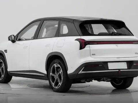 Đối thủ giá rẻ của Hyundai Santa Fe chính thức trình làng: Giá chưa đến 500 triệu đồng, phạm vi hoạt động kết hợp 1.300 km