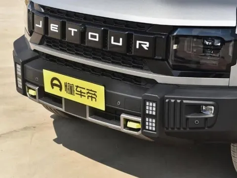 Hãng xe xây nhà máy 20.000 tỷ tại Việt Nam ra mắt siêu phẩm SUV: thiết kế đậm chất Defender 110, phạm vi di chuyển lên tới 1.300 km