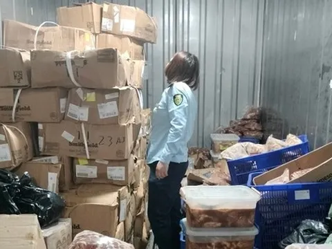 Phát hiện kho thực phẩm tẩm ướp sẵn không rõ nguồn gốc tại Hà Nội